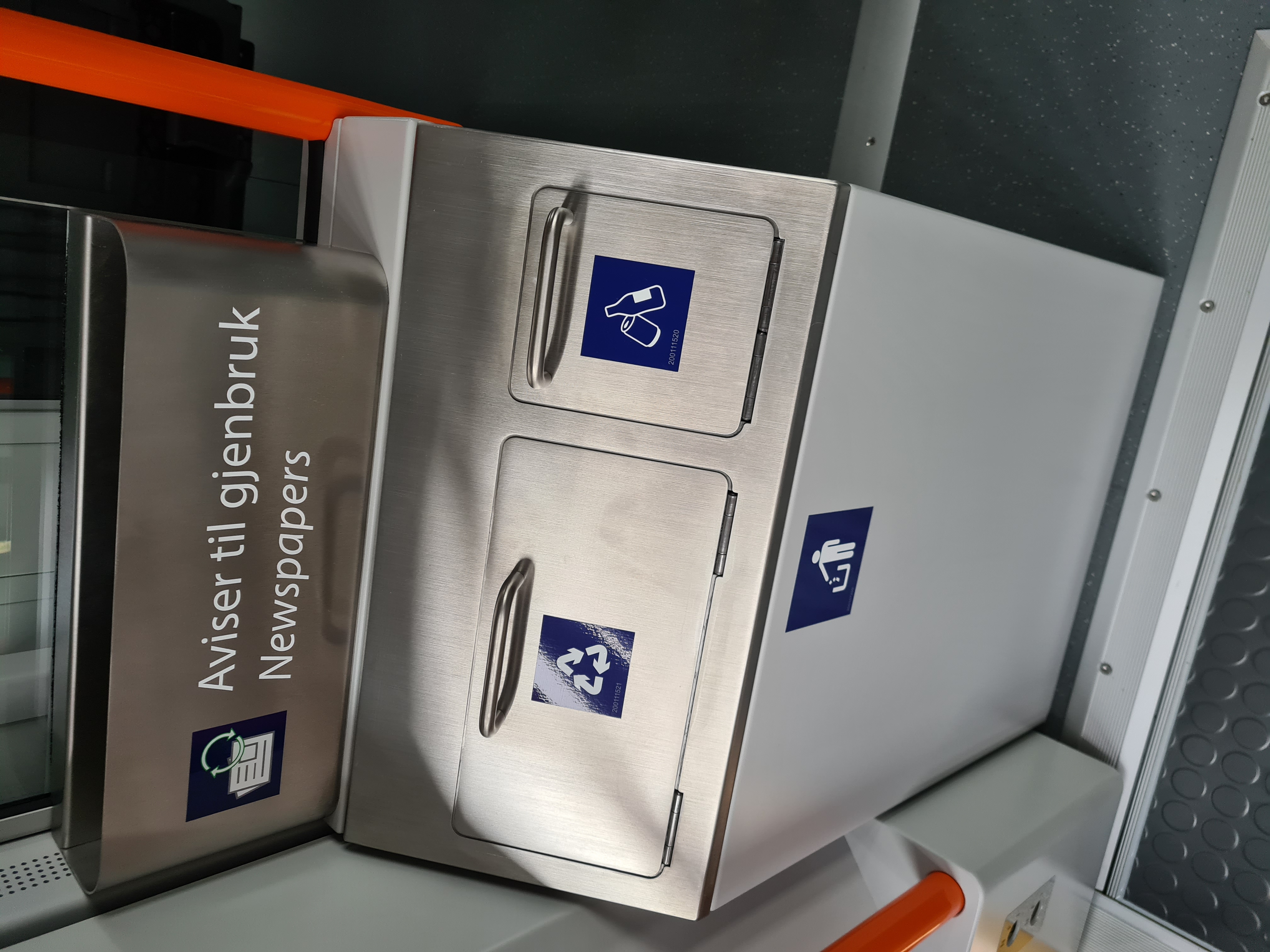 Abfallbehälter mit Zeitungssammler_2